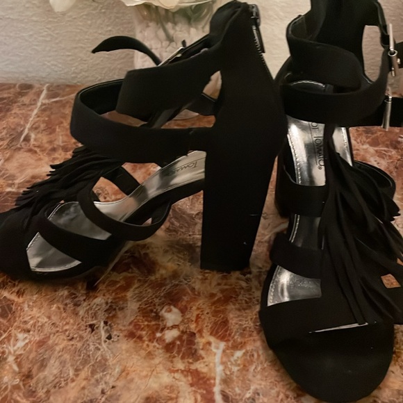 Chunky Heels - Picture 2 of 3